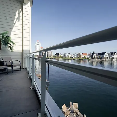Luxury Waterfront Loft *