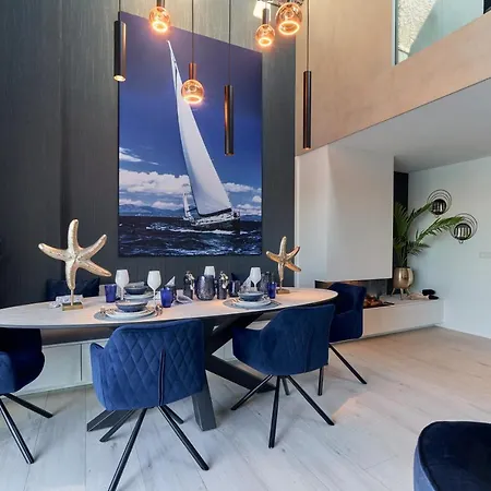 Luxury Waterfront Loft Holiday home