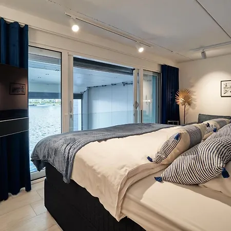 Luxury Waterfront Loft Holiday home *
