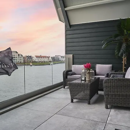 Luxury Waterfront Loft *