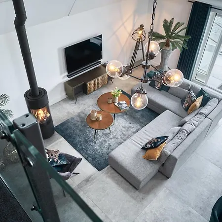 Luxury Waterfront Loft *