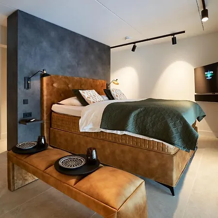 Luxury Waterfront Loft *